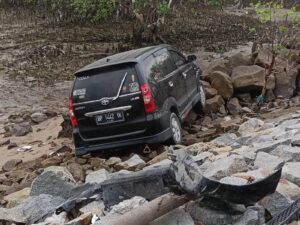 Detik-detik Avanza Maut Karimun: Sopir Selamat, Santai Naik ke Darat Lalu Shock Lihat Korban