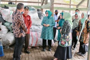 TP PKK Bersama DLH Batam Belajar Pengelolaan Bank Sampah