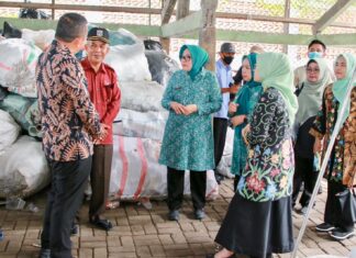 TP PKK bersama DLH Batam Belajar Pengelolaan Bank Sampah