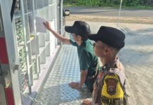 1.554 Porsi MBG di Kecamatan Lingga Dikawal Polsek Daik Lingga sampai ke Penerima Manfaat