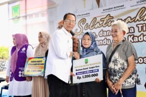 Pemko Batam Salurkan Bansos Bagi Lansia Rp400 Ribu Tiap Bulan