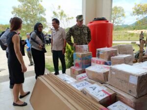 Konsul Amerika Serikat untuk Sumatera, Menyerahkan Bantuan Medis Darurat Bencana ke Pemkab Natuna