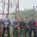 Pastikan Jaringan Komunikasi Optimal, Kantor SAR Natuna Uji Fungsi Repeater di Gunung Ranai