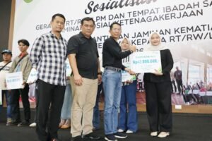 Santunan Rp420 Juta Disalurkan untuk Ahli Waris RT/RW di Batam