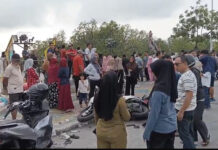Avanza Maut Karimun: 10 Motor Ringsek, Ibu Hamil Terseret hingga Mobil Nyemplung ke Laut