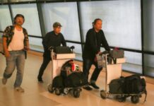 Ratusan Orang Serta Jamaah Umroh Belum Bisa Pulang ke Tanah Air, Ini Penjelasan Kemlu RI