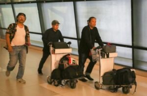 Ratusan Orang Serta Jamaah Umroh Belum Bisa Pulang ke Tanah Air, Ini Penjelasan Kemlu RI