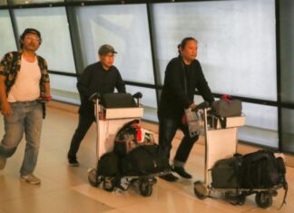 Ratusan Orang Serta Jamaah Umroh Belum Bisa Pulang ke Tanah Air, Ini Penjelasan Kemlu RI