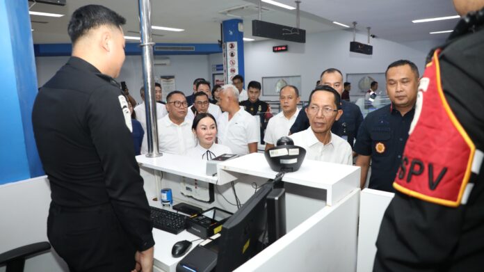 fb18bfd8-918f-43e9-9151-9404dd142799