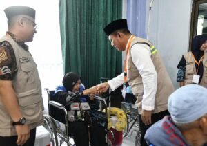 Gubernur Ansar Lepas Kloter Pertama Haji, Pesan Jaga Kesehatan dan Nama Baik Daerah