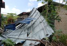 Belasan Rumah Warga Perumahan Gladiola Rusak RUsak Diterpa Angin Kencang di Karimun