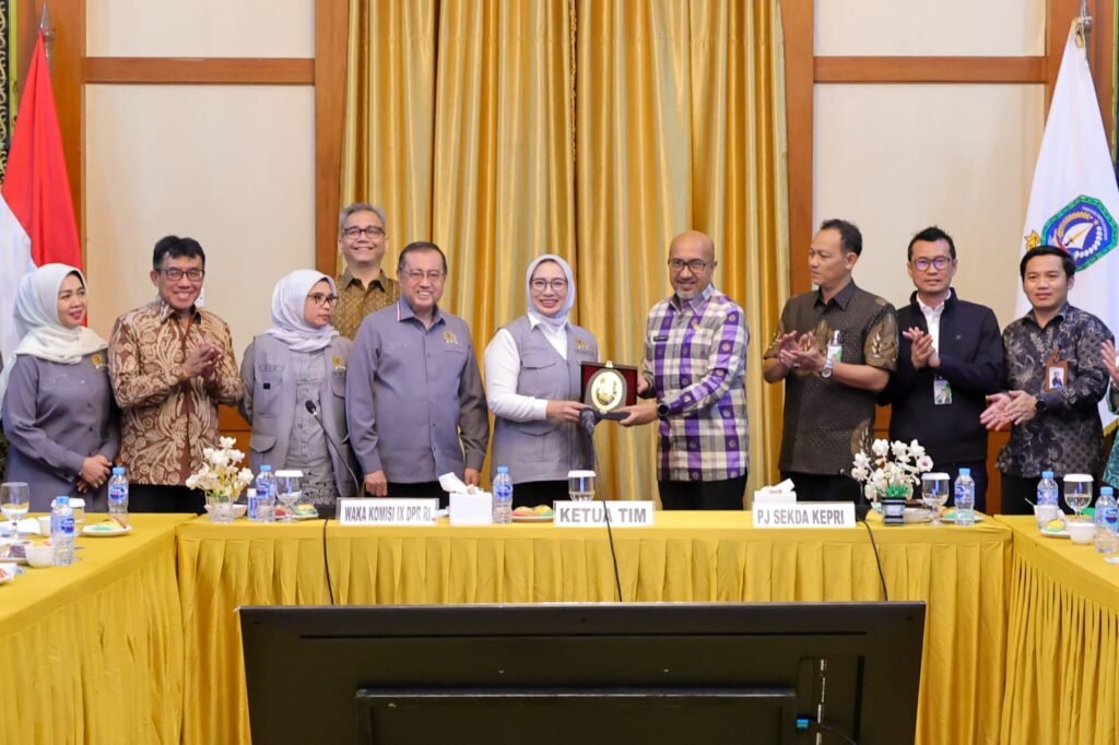 Pj Sekda Kepri Paparkan Kinerja dan Tantangan Strategis di Hadapan Komisi IX DPR RI
