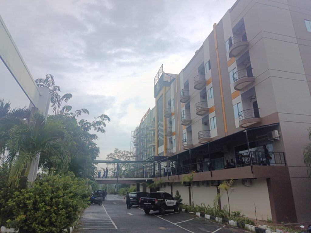 Ratusan WNA Terjaring Razia Imigrasi di Apartemen Batam, Diduga Scamming