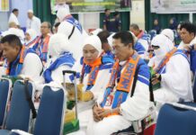 Plh Wali Kota Lepas Kloter Terakhir Embarkasi Batam, Li Claudia Pesan JCH Jaga Kesehatan