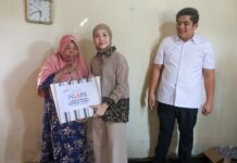 HLUN ke-30, Bupati Bintan dan LKKS Salurkan 300 Paket Sembako untuk Lansia