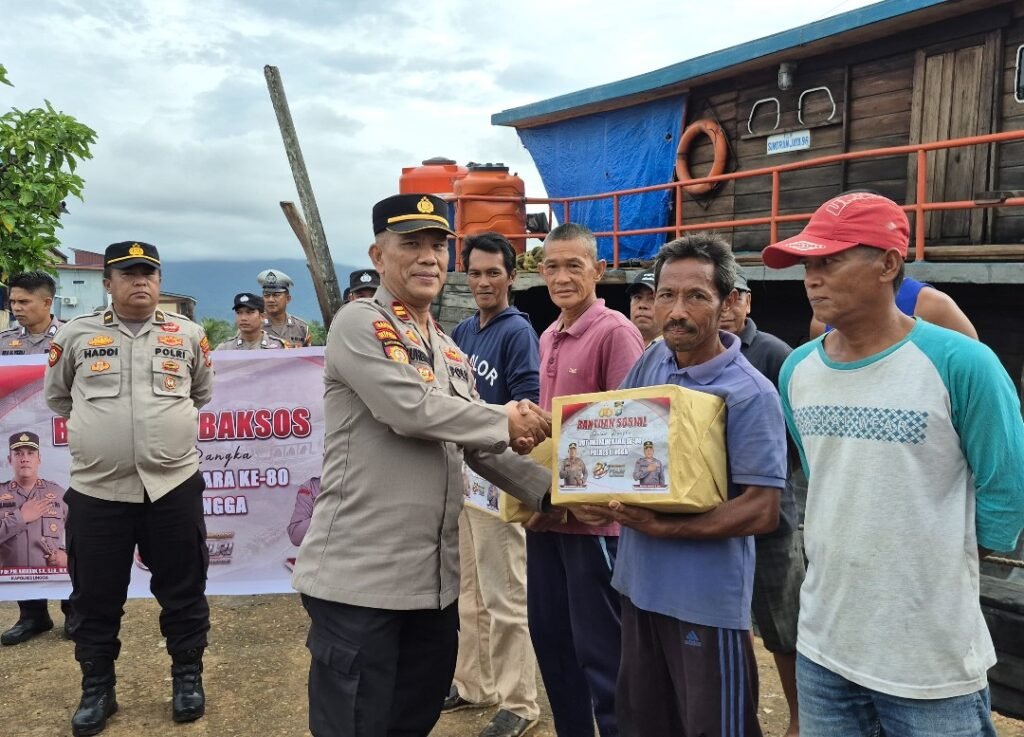 Merajut Kepedulian di HUT Bhayangkara ke-80, Polsek Daik Lingga Beri Paket Sembako