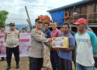 Merajut Kepedulian di HUT Bhayangkara ke-80, Polsek Daik Lingga Beri Paket Sembako