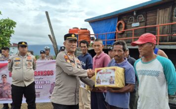 Merajut Kepedulian di HUT Bhayangkara ke-80, Polsek Daik Lingga Beri Paket Sembako