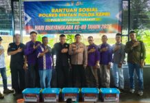 Polres Bintan Bagikan Paket Sembako pada Buruh