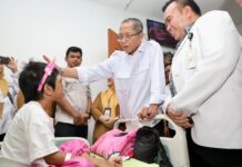 Air Mata Amsakar Luruh Saat Menjenguk Bocah Korban Kekerasan, Janji Masa Depan Tak Boleh Terputus