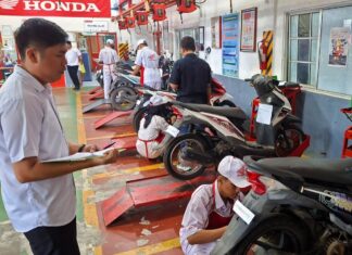 74 Siswa TSM SMKN 3 Batam Jalani UKK Berstandar Industri Honda