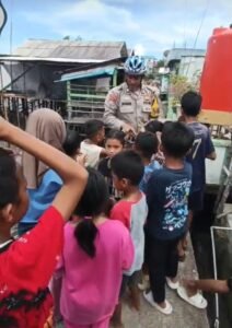 Dukung Program Kapolri, Aiptu Razmudi Bhabinkamtibmas Tanjung Unggat Beri  Edukasi Hukum pada Anak-anak