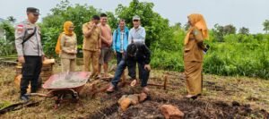Bahagia Pria Lanjut Usia Dapat Program Bedah Rumah PWI Bintan