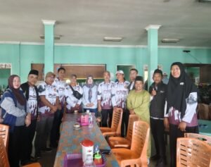 PGRI Kecamatan Lingga Serahkan Bantuan Korban Puting Beliung di Tanjung Kelit