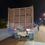 Diduga Bawa Batu Kerikil yang Berserakan di Jalan Raya Baloi-Batuampar, Dumptruk Ditindak Polantas