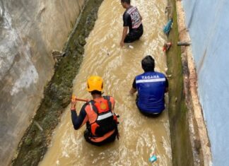 Ibas Bocah 2 Tahun di Batam Terseret Arus Deras Gorong-gorong Depan Rumah