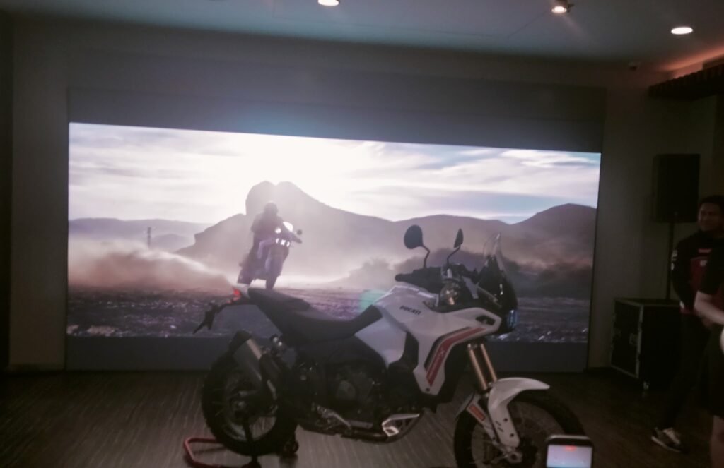 Ducati DesertX V2 Resmi Meluncur di Indonesia, Motor Petualang 890cc Harga Rp700 Jutaan