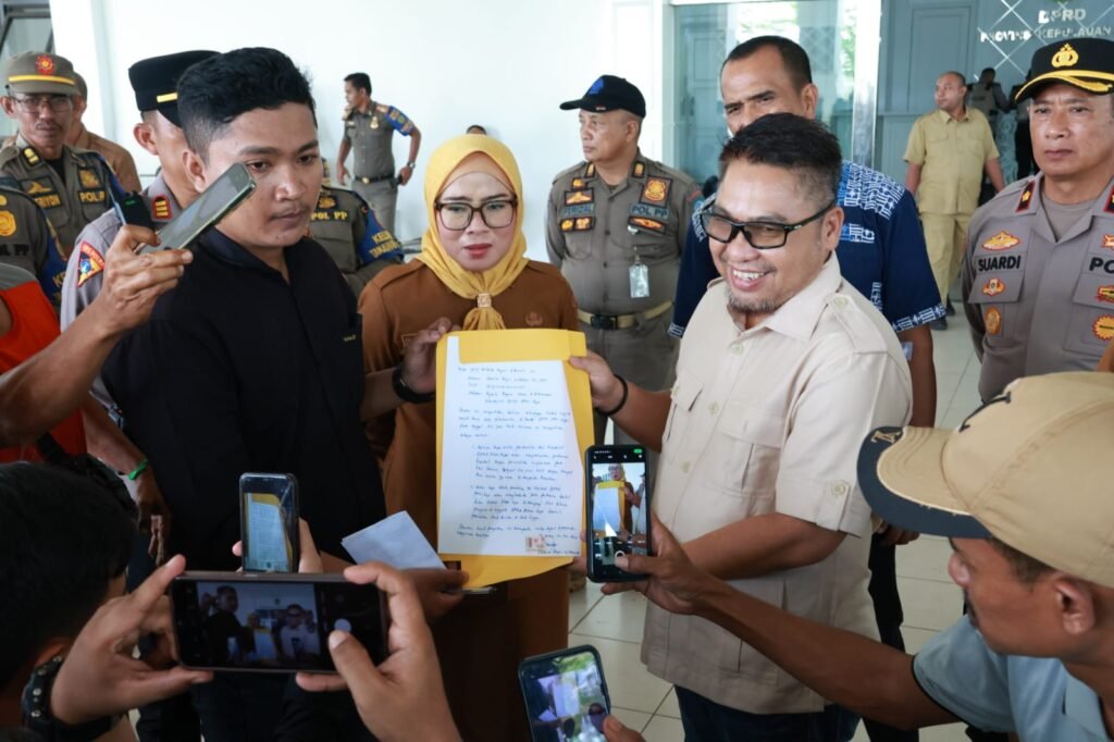 Aliansi Nelayan Unjuk Rasa di DPRD Kepri – Minta Pencabutan Izin dan Penghentian Aktivitas Tambang Pasir Laut