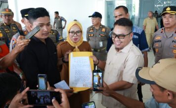 Aliansi Nelayan Unjuk Rasa di DPRD Kepri – Minta Pencabutan Izin dan Penghentian Aktivitas Tambang Pasir Laut