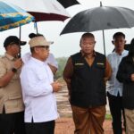 Menembus Hujan Demi Sekolah Rakyat, Wagub Nyanyang Pastikan Persiapan Berjalan Cepat