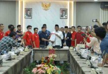Ketua DPRD Batam Terima Aspirasi Mahasiswa, Siap Teruskan Tuntutan ke Pemerintah Pusat