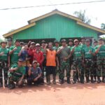 Tingkatkan Kebersihan Lingkungan, Prajurit Yonif TP 849/BS Gelar Karya Bakti Bersama Warga Desa Teluk