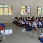Kasi Humas Polres Bintan jadi Narasumber Edukasi Sopan Santun Bermedia Sosial di SMKN 1 Gunung Kijang