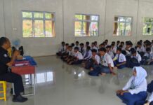 Kasi Humas Polres Bintan jadi Narasumber Edukasi Sopan Santun Bermedia Sosial di SMKN 1 Gunung Kijang