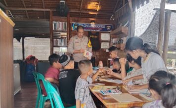 Peringati HAN, Bhabinkamtibmas Tanjung Unggat Bimbingan dan Edukasi soal Kekerasan Kepada Anak