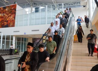 Sekda Bintan Sambut Kedatangan Komisi VII DPR RI di Bandara Raja Haji Fisabilillah