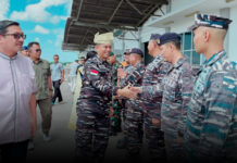 Sekda Natuna Sambut Kedatangan Komandan Lanal Ranai di Bandara Raden Sadjad