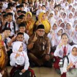 Walikota Tanjungpinang Lis Manfaatkan Hari Pertama Sekolah Serap Persoalan Pendidikan