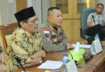 Ketua DPRD Kota Batam Terima Aksi Unjukrasa Mahasiswa UNRIKA, Siap Tindak Lanjuti Aspirasi Soal Air Bersih, Sampah, dan Tata Kelola Lahan