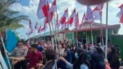 Samapta Polda Kepri Bagikan 100 Sembako dan Bendera Merah Putih Sambut HUT RI ke-81