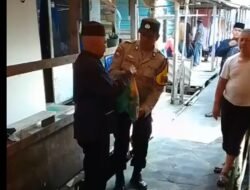 Bhabinkamtibmas Polsek Bukit Bestari Bawakan Beras untuk Warga Sembari Melayat