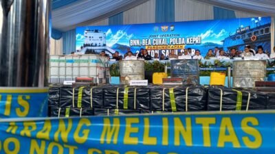 Bea Cukai-BNN Gagalkan Penyelundupan 2,6 Ton Sabu Cair dan 1,57 Juta Rokok di Kepri