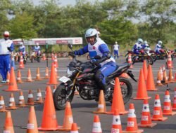 Teknik Menikung Motor yang Tepat, Kapan Badan Harus Ikut Miring?
