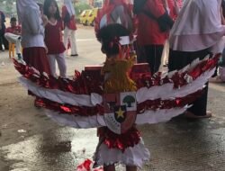Merah Putih Menyala di Cikitsu, Warga Jalan Santai Meriahkan HUT ke-81 RI