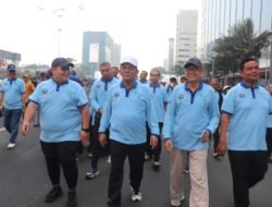 Gubernur Ansar Bersama Alumni UNRI dan PMRJ Ikuti Fun Walk HUT ke-81 RI di Jakarta