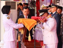 Upacara Penurunan Bendera HUT ke-81 RI Berlangsung Khidmat di Gedung Daerah Kepri